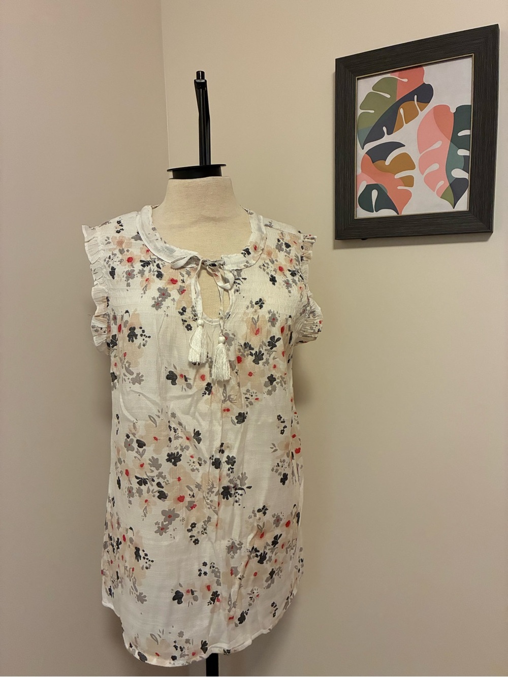 Sleeveless Tie-Neck Floral Blouse - White with Coral & Gray Floral